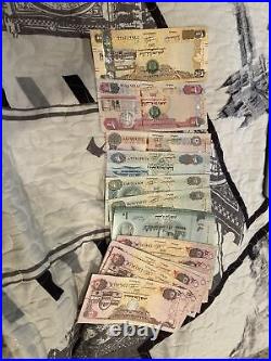 Emirates 915 dirhams different denotations different versions for 5 and 10 notes